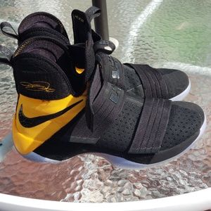 Nike LeBron Soldier 10